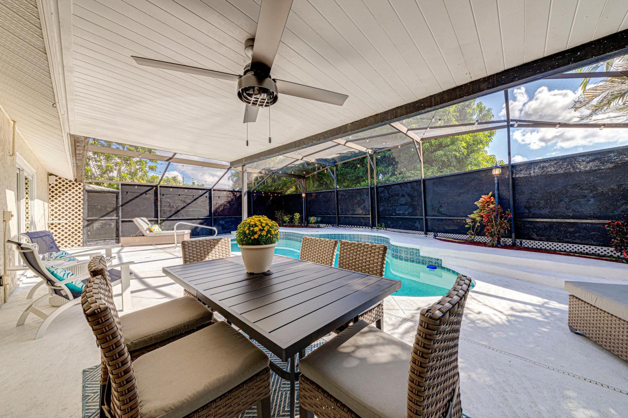 Beautiful Home, Centrally Located To Parks With Pool Hébergement de vacances *