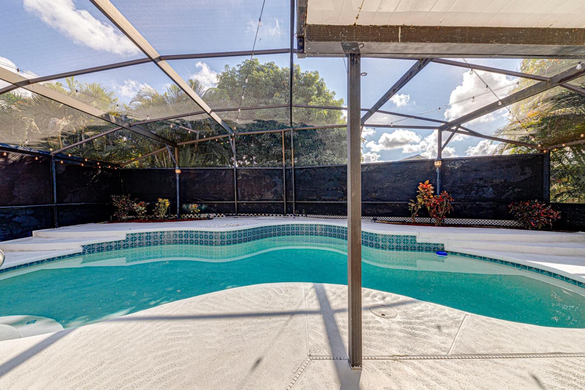 Сasa de vacaciones Beautiful Home, Centrally Located To Parks With Pool *