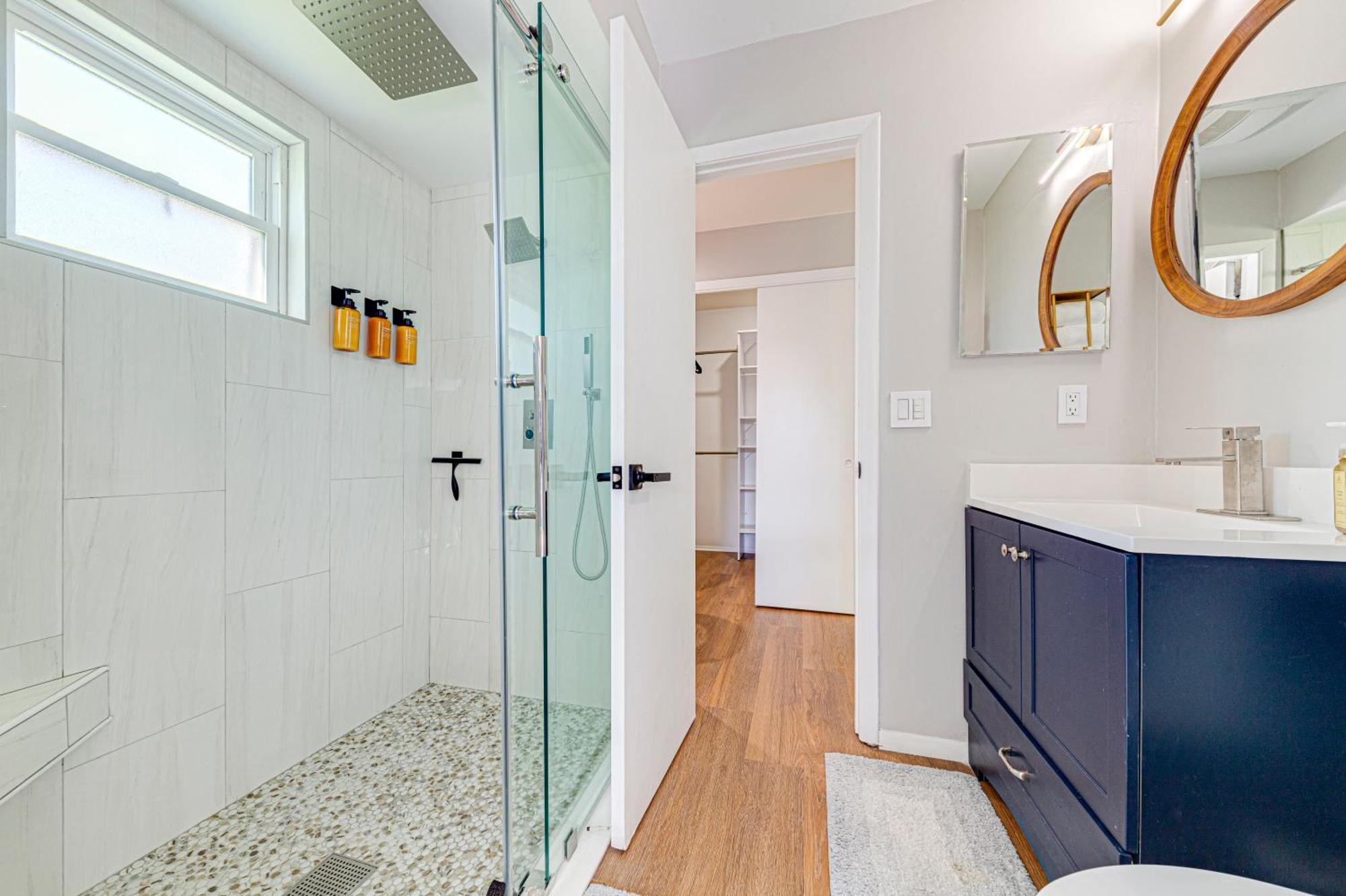 Hébergement de vacances Beautiful Home, Centrally Located To Parks With Pool *
