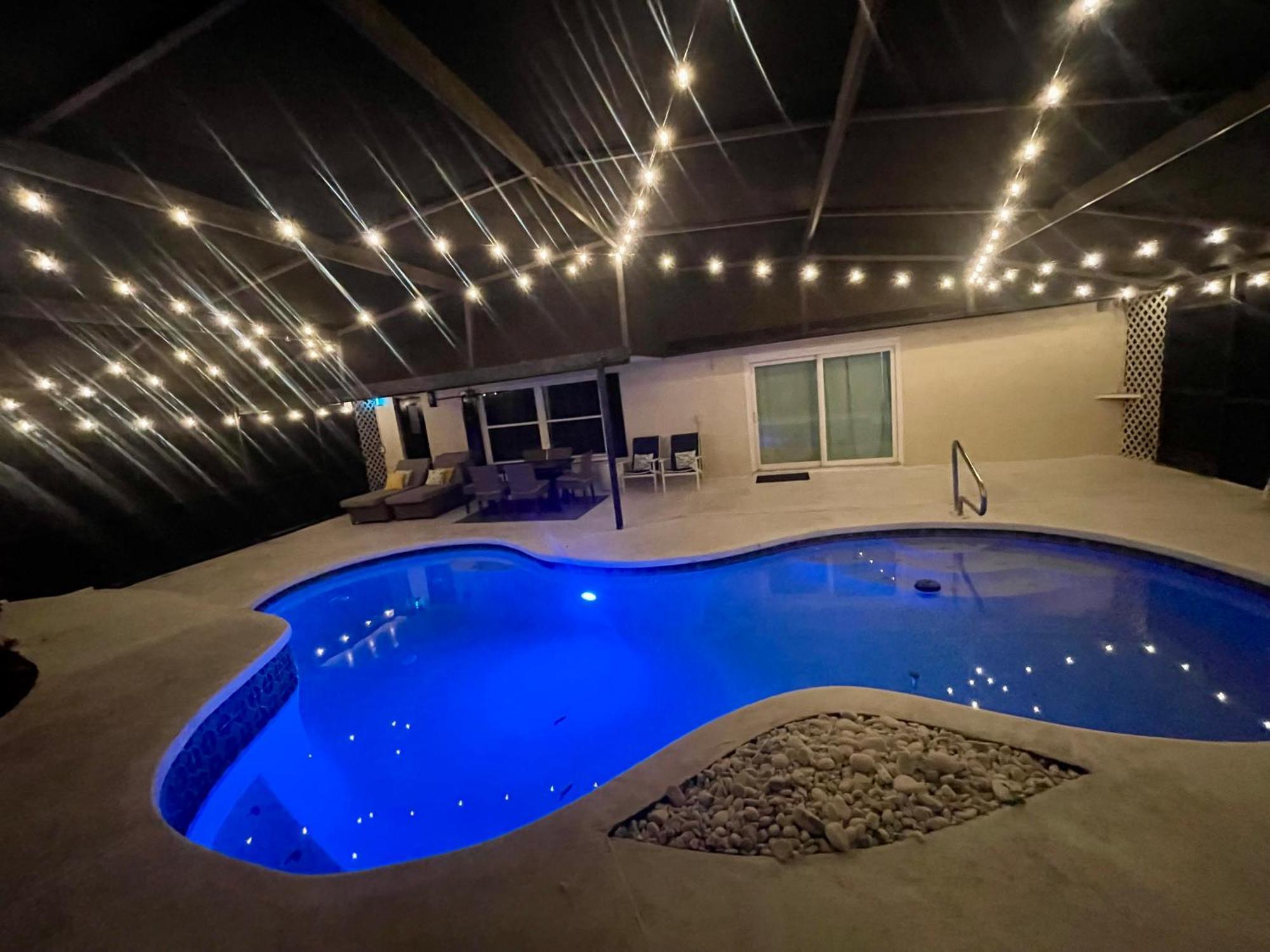 Сasa de vacaciones Beautiful Home, Centrally Located To Parks With Pool *